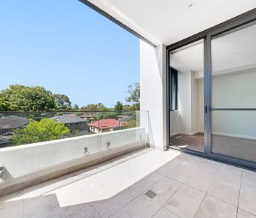 Beautifully Appointed North Facing Apartment in Quiet Location - Photo 6