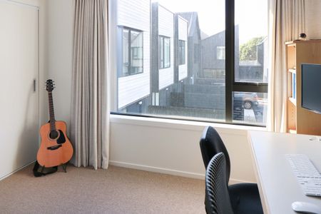 Petone Townhouse - Photo 2