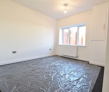 1 Bed Flat, Farley Hill, LU1 - Photo 2