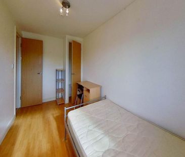 3 bedroom flat to rent - Photo 6
