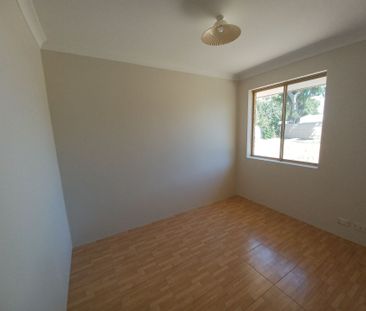 Solar Panels & Air Con - Photo 6