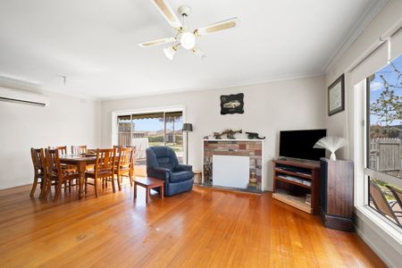 4 BEDROOM HOME NEXT TO GV HEALTH! - Photo 3