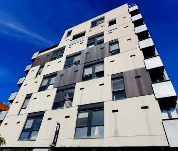 Studio view - Photo 6