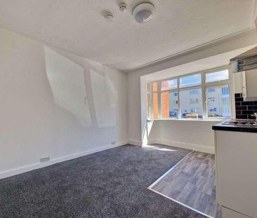 Clifton Drive, Squires Gate, FY4 - Photo 6