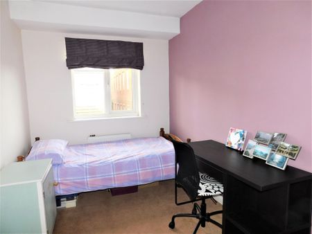 2 bedroom apartment to let - Photo 3