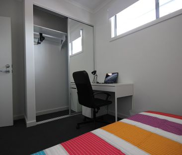 6-bedroom shared house / townhouse, Fifth Street - Photo 3