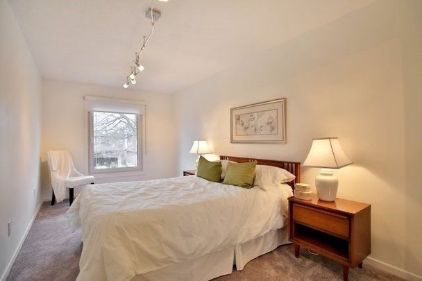 For Lease - 1390 Hastings Road, Oakville, Ontario - Photo 1