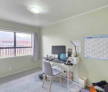 3-Bed Home with Private Garden & Garage - Photo 5