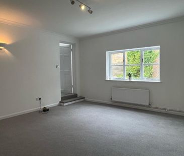 2 bedroom semi-detached house to rent - Photo 2