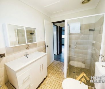 Stunning 3-Bedroom Townhouse in Prime Lurnea Location. - Photo 2