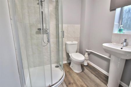 2 bedroom end of terrace house to rent - Photo 4