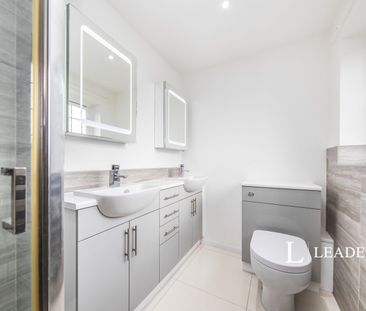 4 bedroom house to rent Kentwell Close, Rushmere St. Andrew, Ipswic... - Photo 6