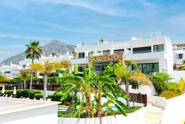 Luxury Semidetached House for rent in Marbella, Spain - Photo 1