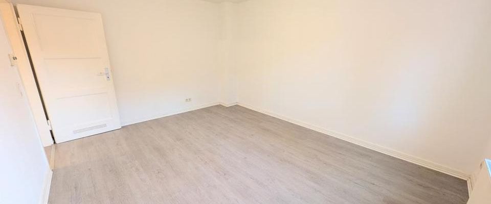 **Singles und Paare aufgepasst: +grauer Laminat +neues Tageslichtbad +frisch gestrichen** - Foto 1