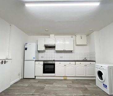 3 bedroom flat to rent - Photo 4