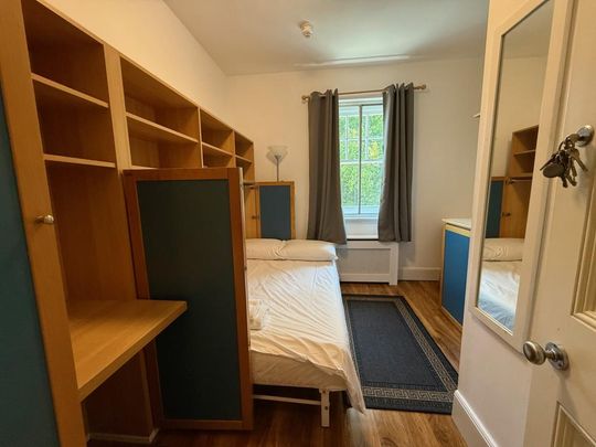 Flat 418 Fulham Palace Road, Fulham W6 9HH - Photo 1