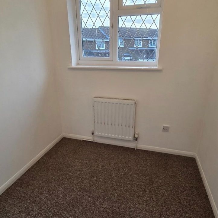 3 Bed Semi-Detached House, Dunsmore Road, LU1 - Photo 1