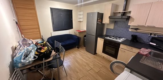 3 bedroom apartment to rent - Photo 2