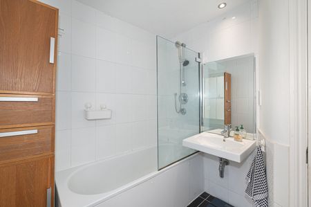 2 Bed Flat, Clapham Common North Side, SW4 - Photo 3