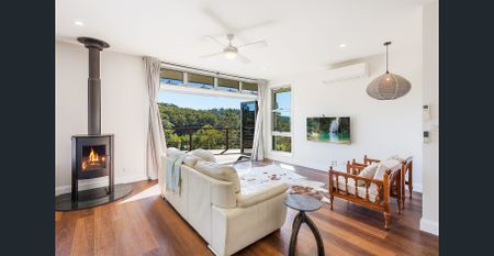 Unfurnished - Modern 3-Bedroom Home with Separate Studio and Creek Access - Photo 5