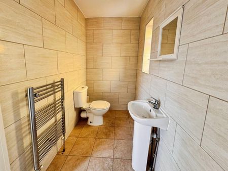 4 bedroom detached house to rent - Photo 3