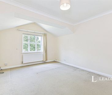 4 bedroom property to rent Davis Road, Weybridge, Surrey, KT13 - Photo 5