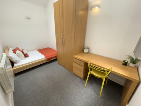 4 bedroom terraced house to rent - Photo 3