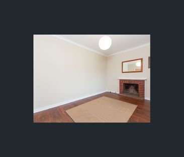 3 Bedroom Renovated Cottage With Rear Workshop - Photo 3