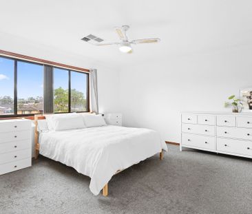 LARGE FAMILY HOME IN ST MARYS - Photo 1