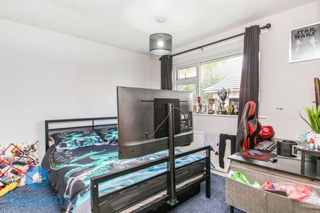 3 bed Semi-Detached House for Rent - Photo 5