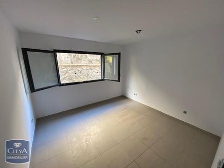 Location Appartement 3 pièces 72m² LA MONTAGNE 97417 - Photo 2