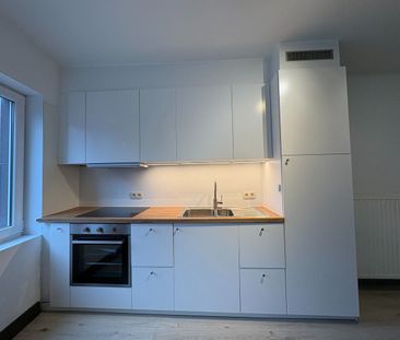 Lichtrijk appartement met 2 slaapkamers in het centrum van Torhout - Photo 3