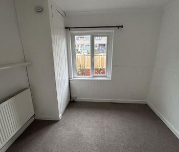 2 bedroom end of terrace house to rent - Photo 5