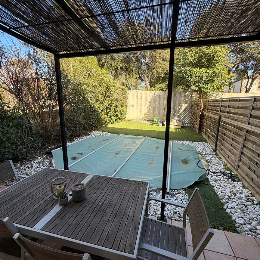 maison mitoyenne meublée en lotissement sécurisé castries, - Photo 1