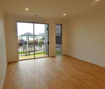 Impressive Sparkling Townhouse! - Photo 2