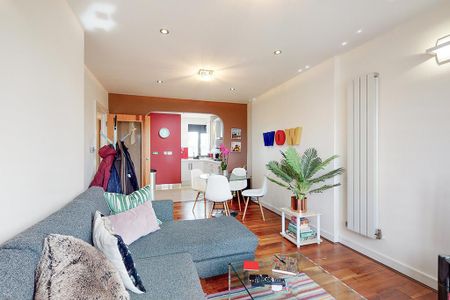 2 bedroom flat to rent - Photo 2