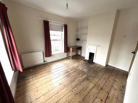 3 bedroom end of terrace house to rent - Photo 4