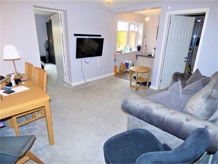 1 bedroom ground floor flat to rent - Photo 5