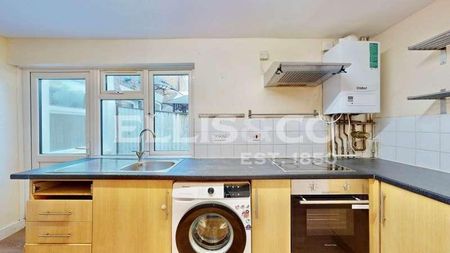 Orchard Road, Brentford, TW8 - Photo 2