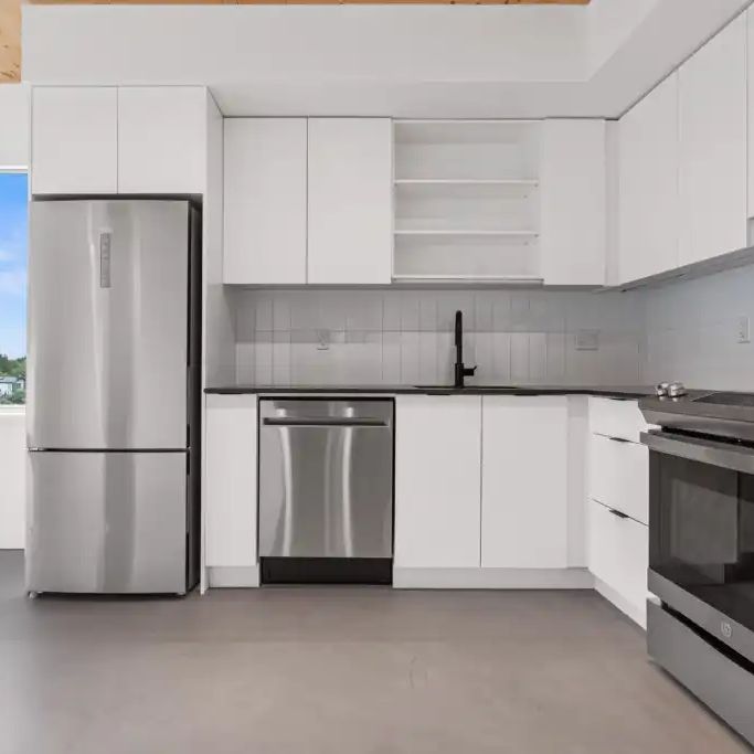 Main & 41st Apartments — 2 Bedroom 2 Bathroom - Photo 1