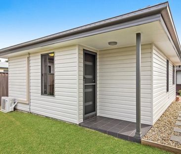 60B Chifley Street, Smithfield NSW 2164 - House For Rent | Domain - Photo 1