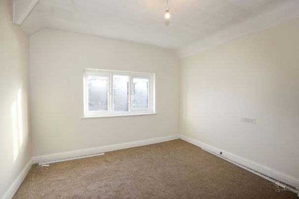 Finchfield Lane, Finchfield, Wolverhampton - Photo 1