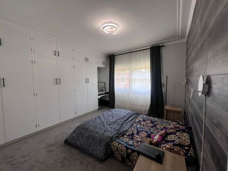 Stylish Renovated Family Home - Comfort and Convenience - Photo 3