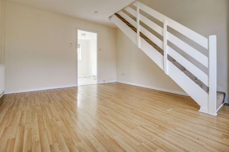 2 bedroom semi-detached house to rent - Photo 4