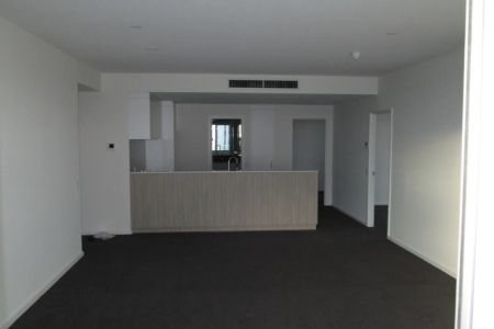 Unfurnished Three Bedroom Apartment In Prime CBD Location - Photo 2