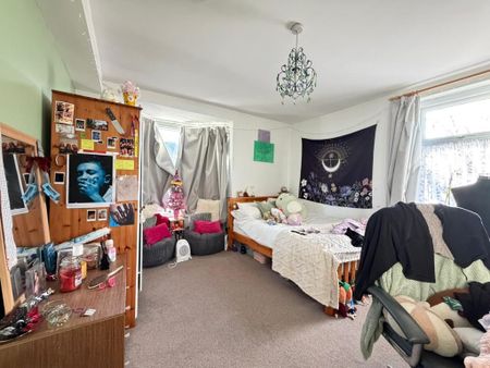 4 bedroom end of terrace house to rent - Photo 5