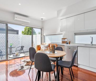 Modern townhouse! - Photo 3