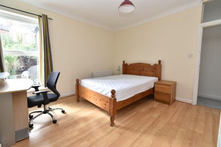 4 bedroom terraced house to rent - Photo 5