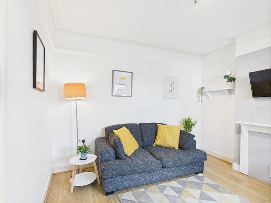 4 bedroom terraced house to rent - Photo 1