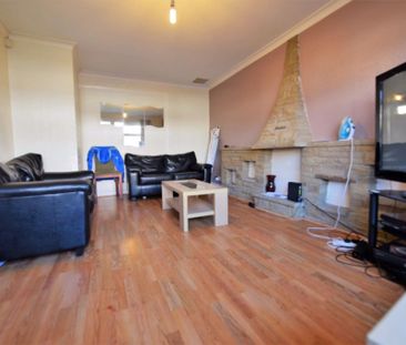 4 bedroom House in Drummond Avenue, Leeds - Photo 2